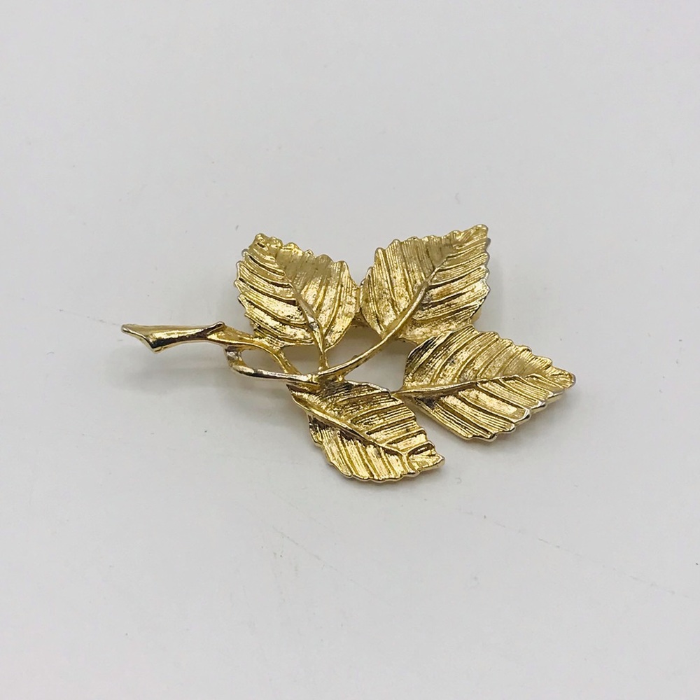 Vintage 70’s DuBarry Fifth Avenue textured leaf cluster brooch pin.